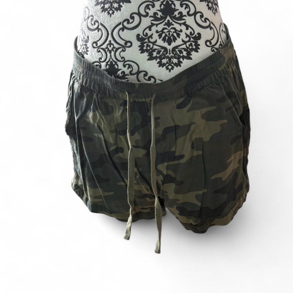 Z Supply Camo Matching Set 🌿 (Top M / Shorts L) - Picture 7 of 9